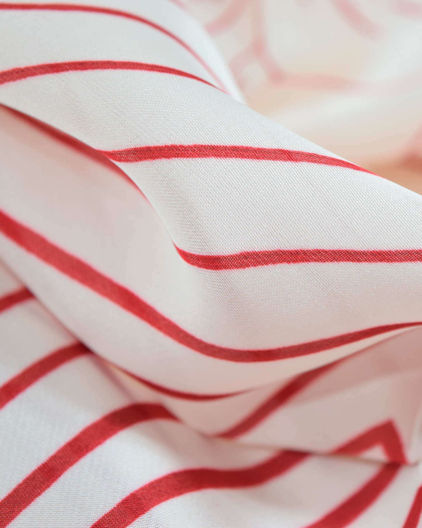 Pañuelo de seda floral rojo y blanco para mujer