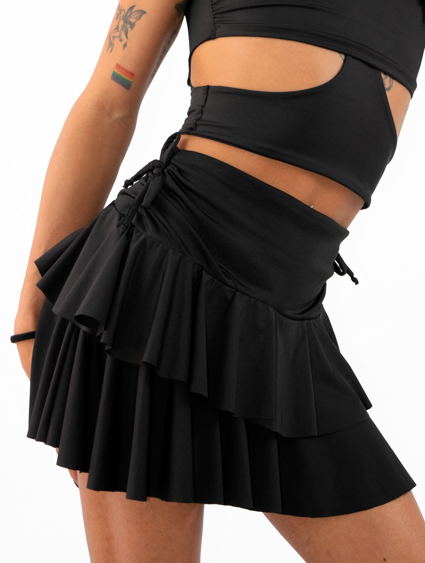 Falda corta de mujer en suplex negro, suave y resistente