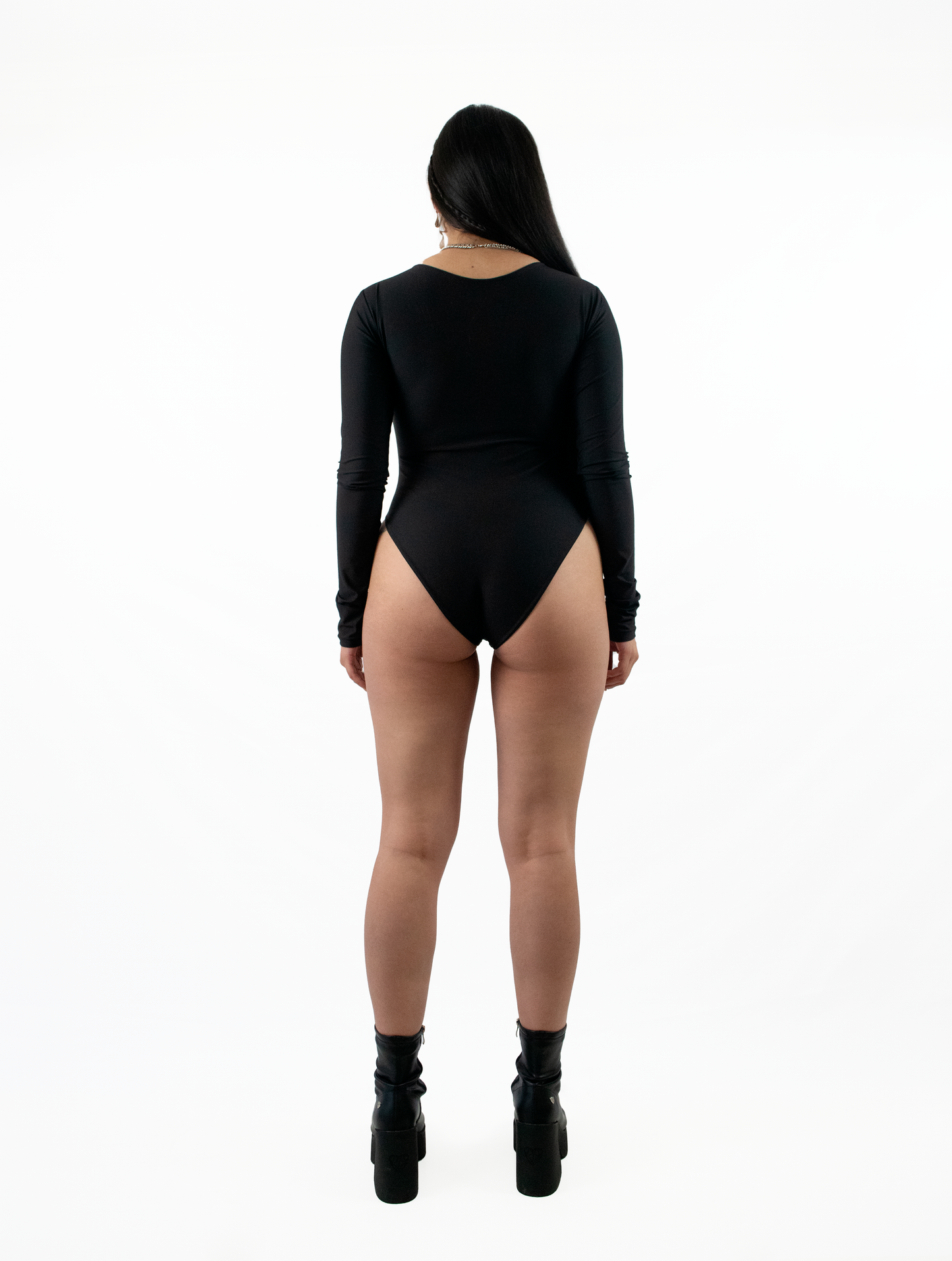 Body negro con mangas, ajuste anatómico y costuras de alta calidad | Urania Club