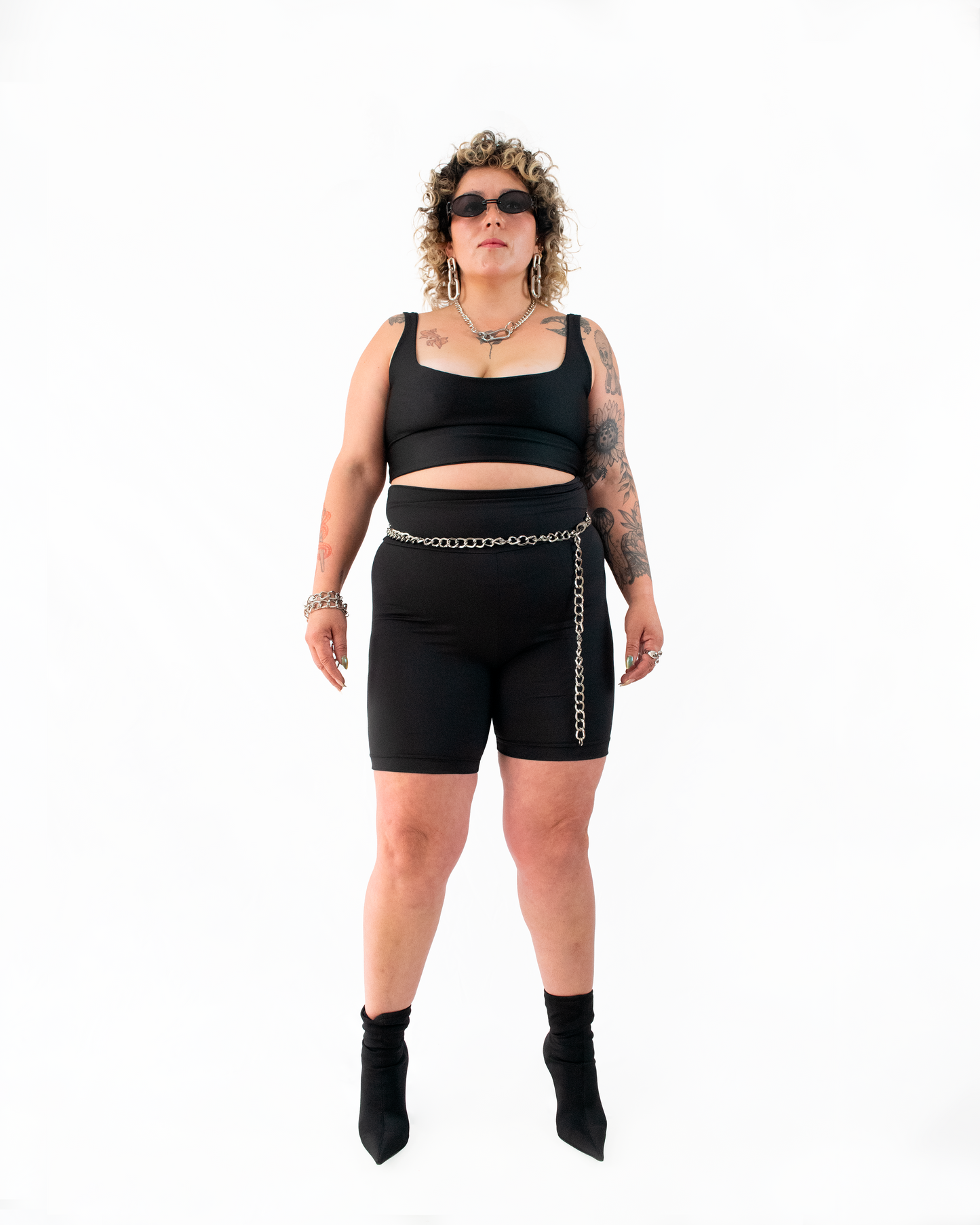 short biker negro con spandex cómodo