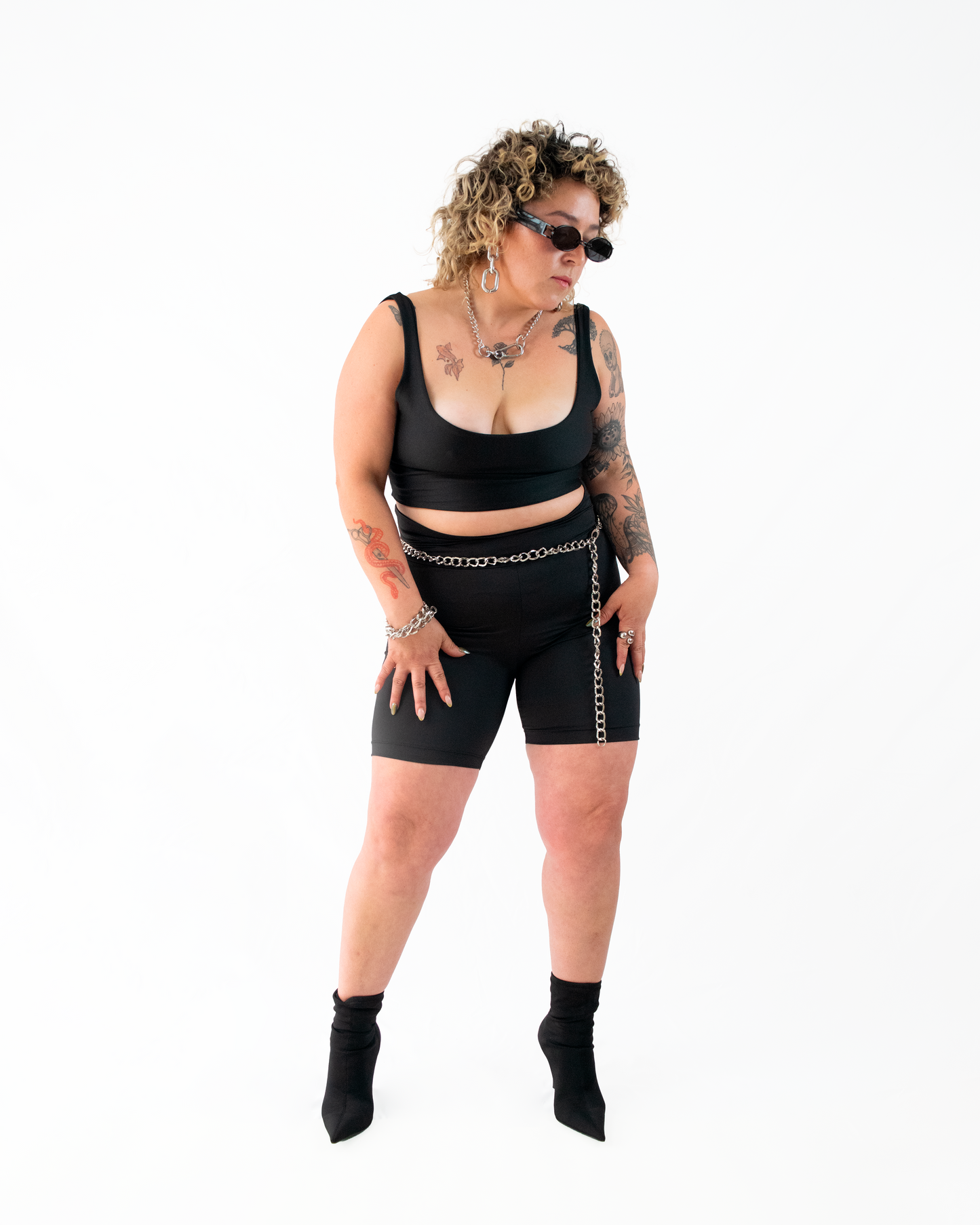 short biker negro con ajuste perfecto