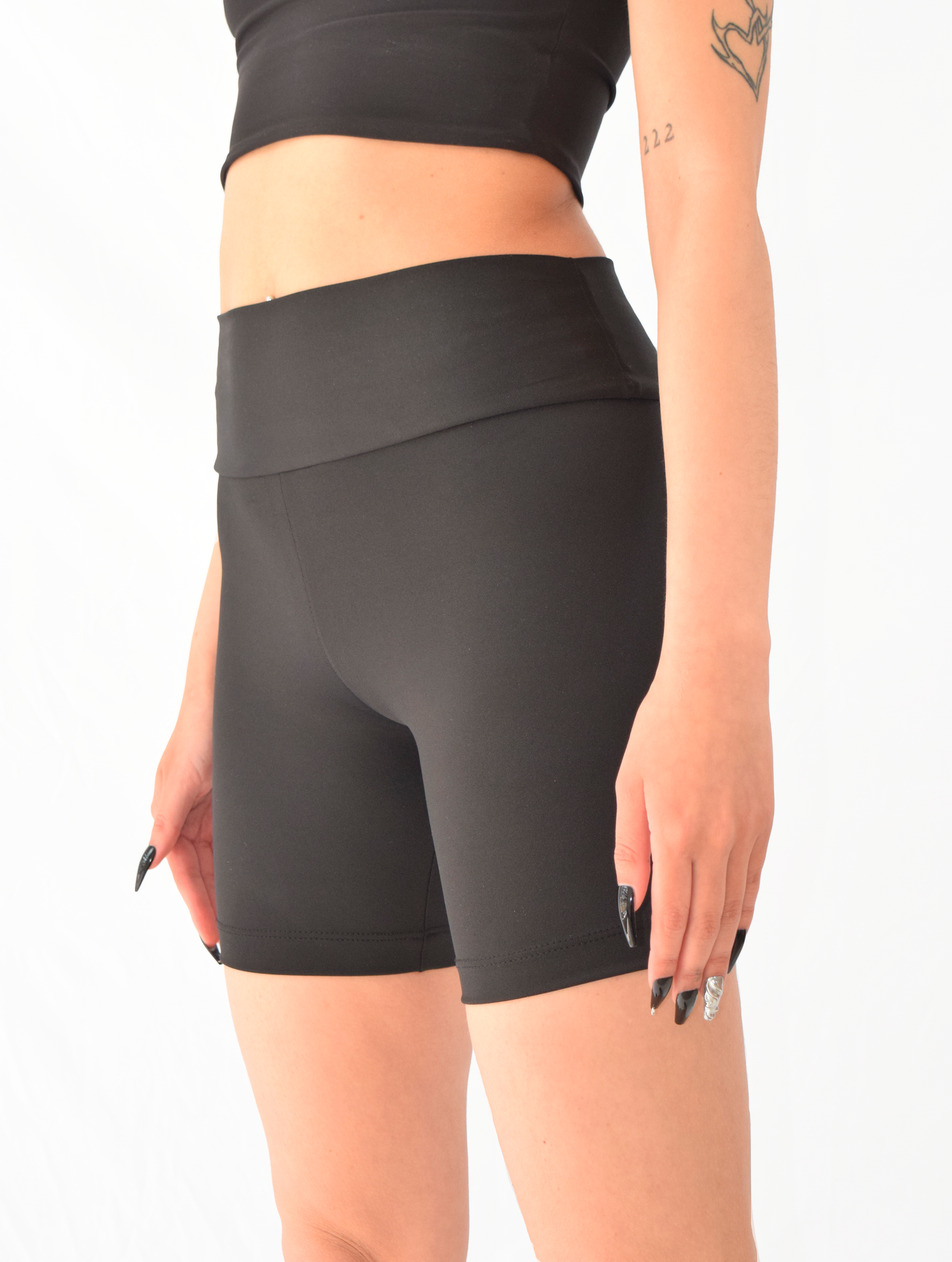 short biker 84% poliéster 16% spandex