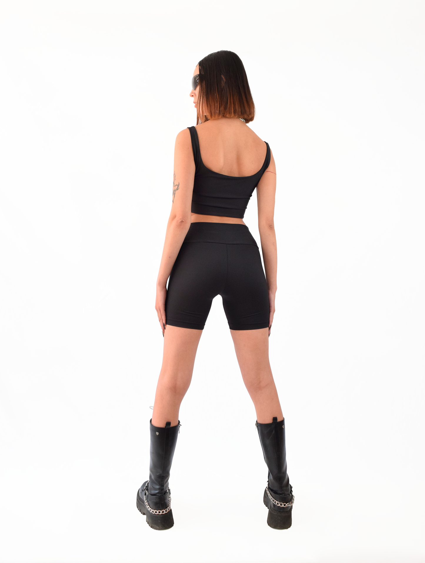 short biker con tela elástica