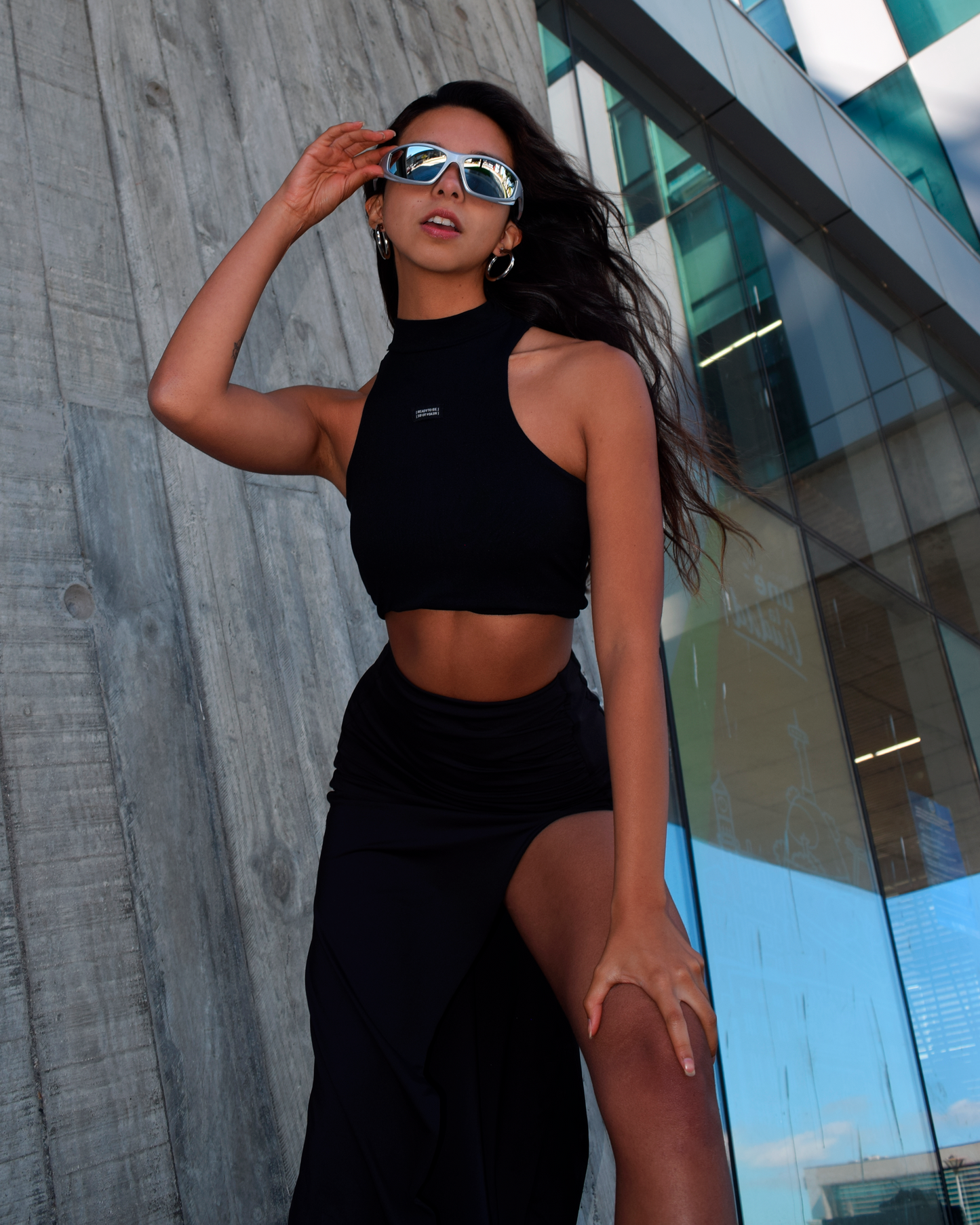 Top sin mangas negro, perfecto para combinar con cualquier outfit – Urania Club