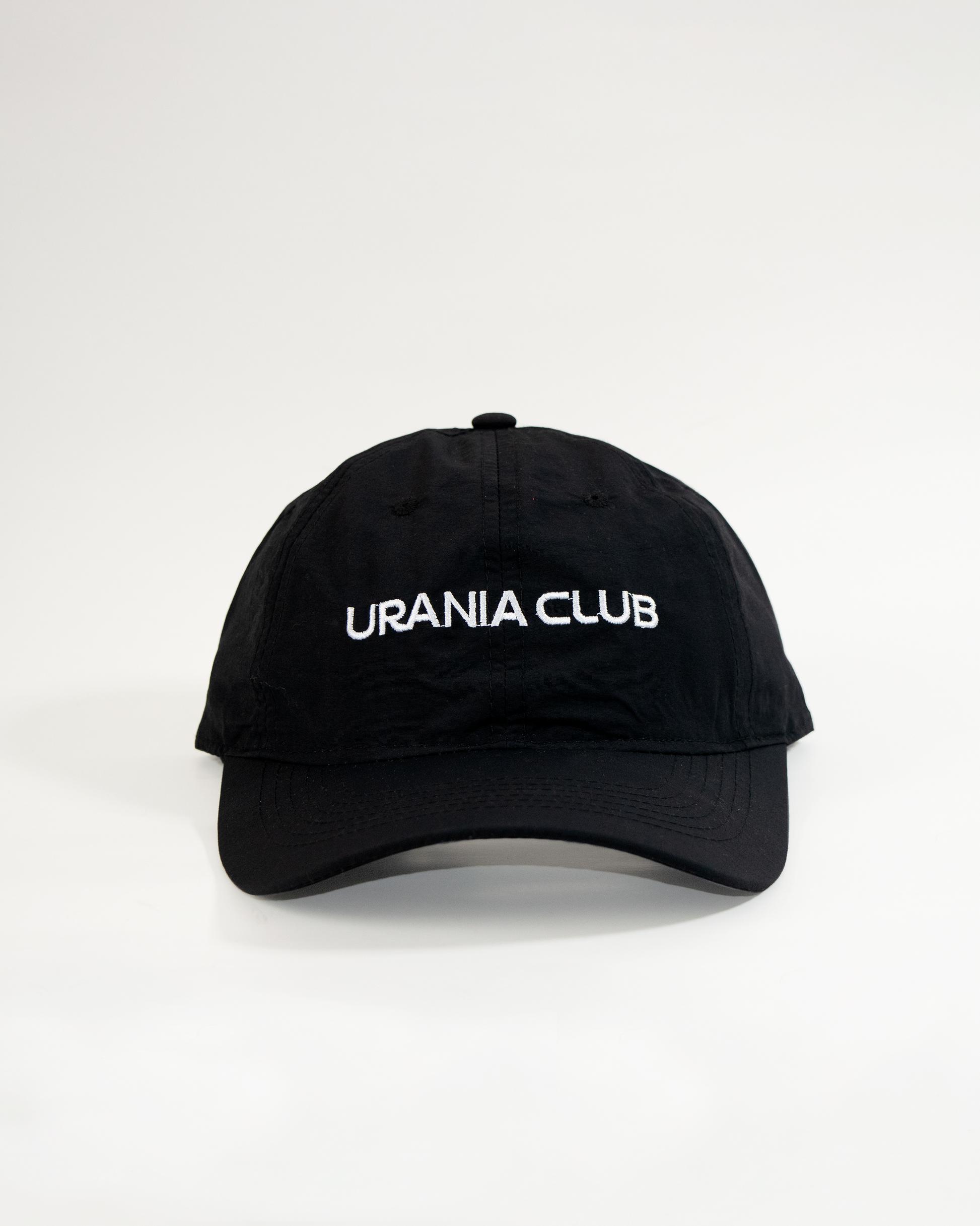 Gorro impermeable de 6 paneles con visera curva, color negro, 100% nylon.