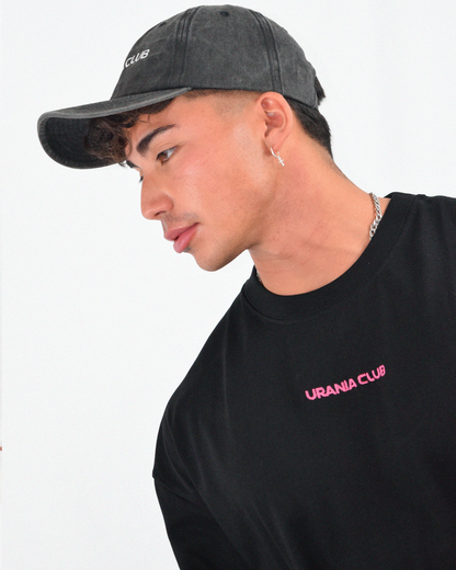Polera negra con bordado Urania Club, hecha con 100% algodón peruano premium – moda rave y urbana, Urania Club