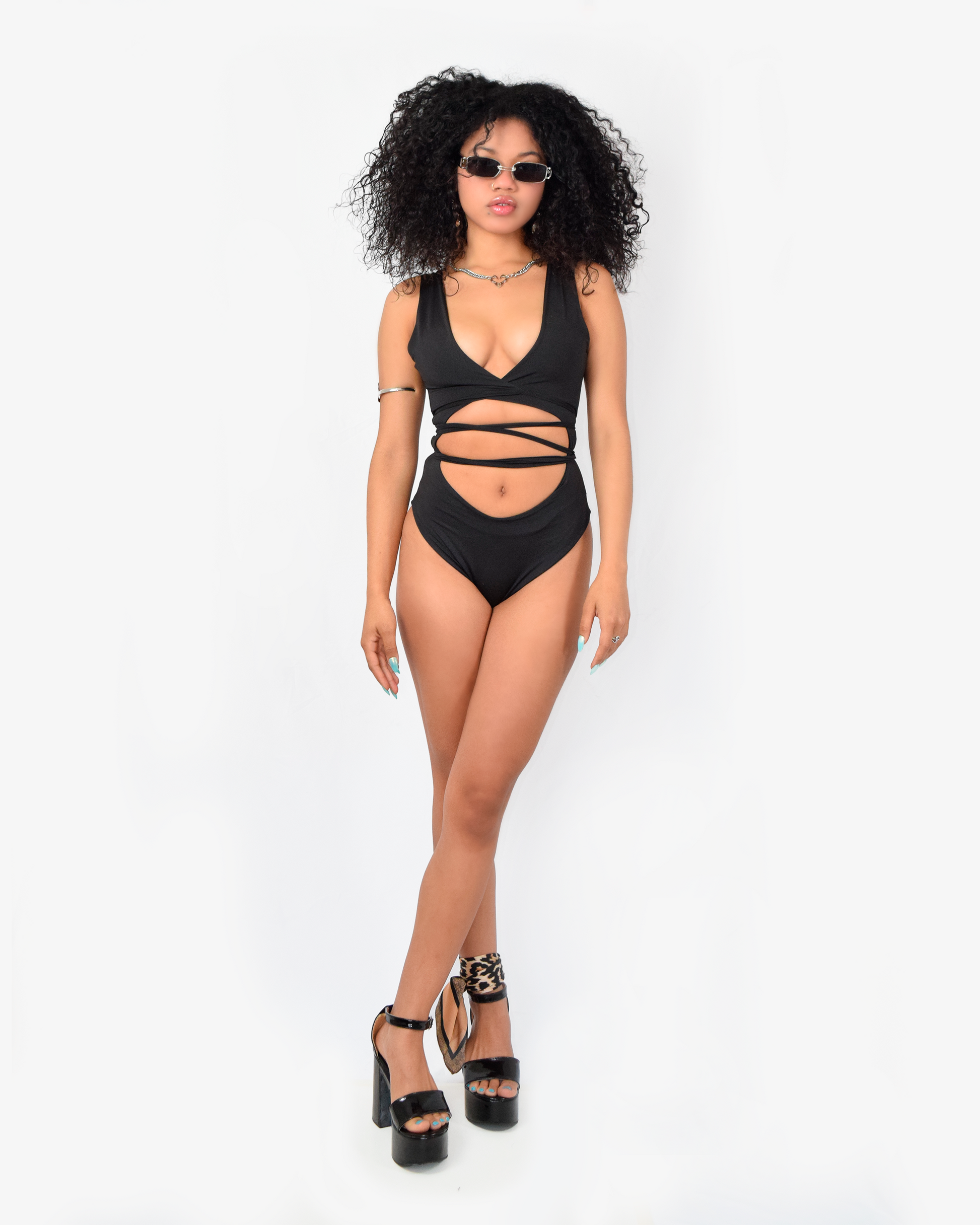 Body multi formas Urania Club, una prenda esencial para un look rave sofisticado.