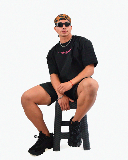 Ropa techwear en Chile – polera negra con bordado Urania Club o Tribal, hecha con 100% algodón peruano exclusivo, Urania Club