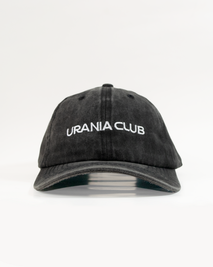Detalle frontal de la gorra washed cap de 6 paneles