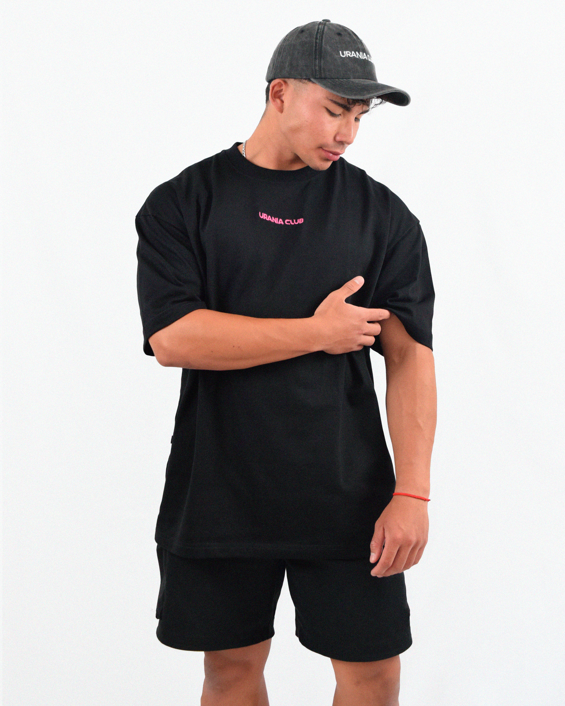 Polera negra de algodón peruano 100% con bordado Urania Club – estilo minimalista y elegante, Urania Club