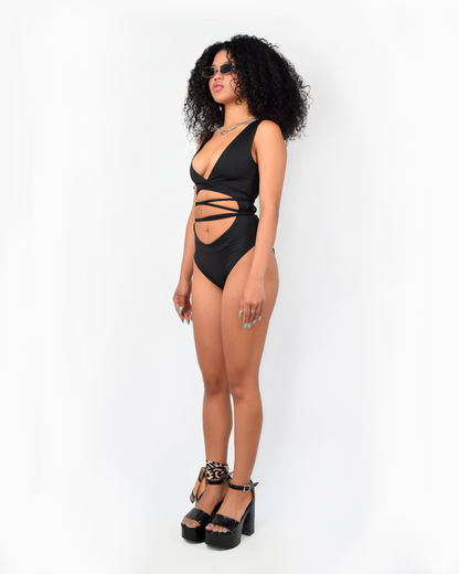 Body versátil de Urania Club, perfecto para combinar con accesorios y crear un estilo electrónico.