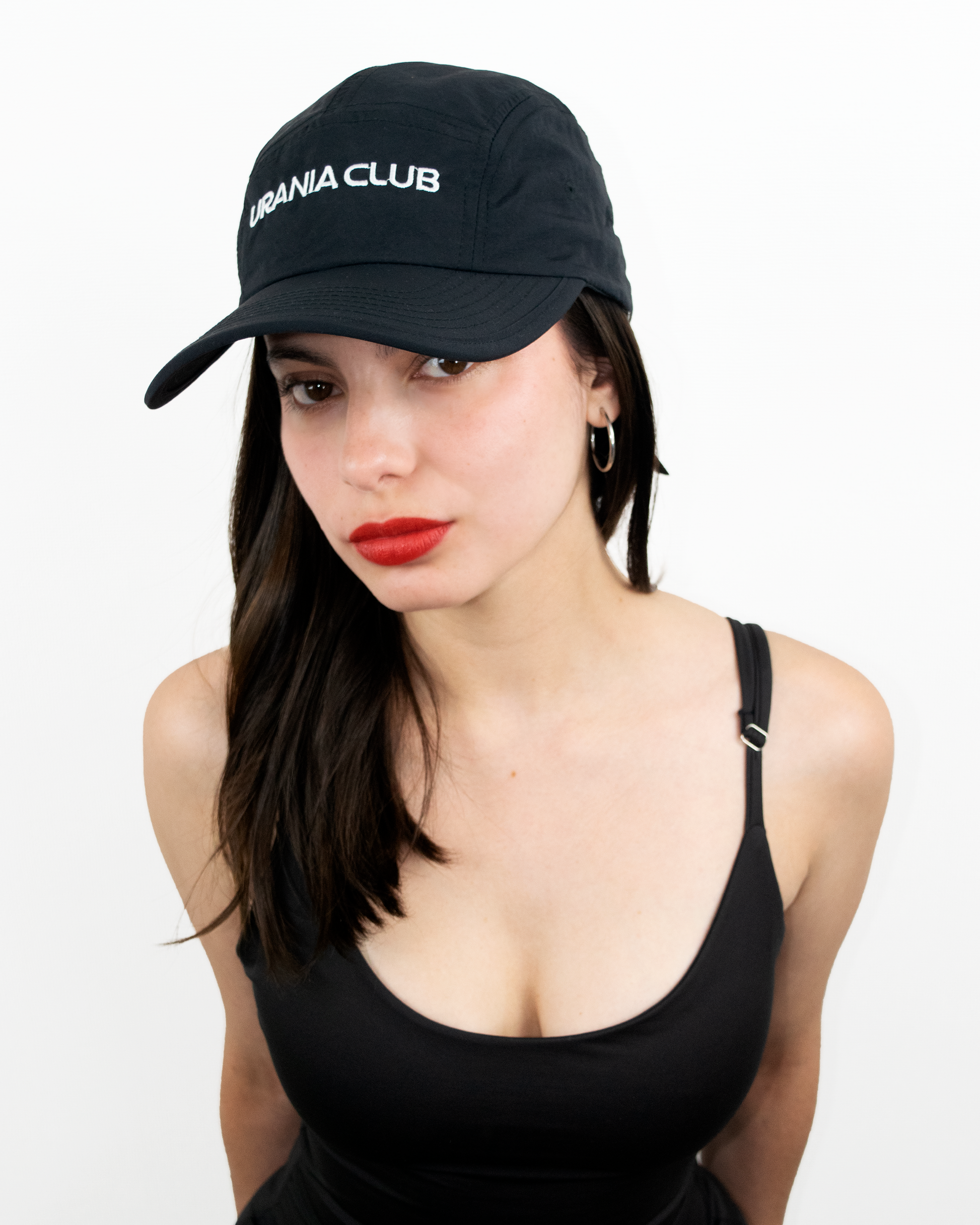 Gorra negra de 5 paneles en nylon impermeable con ajuste personalizado