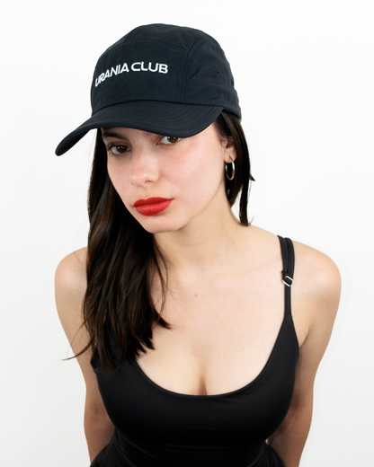 Gorra negra de 5 paneles en nylon impermeable con ajuste personalizado