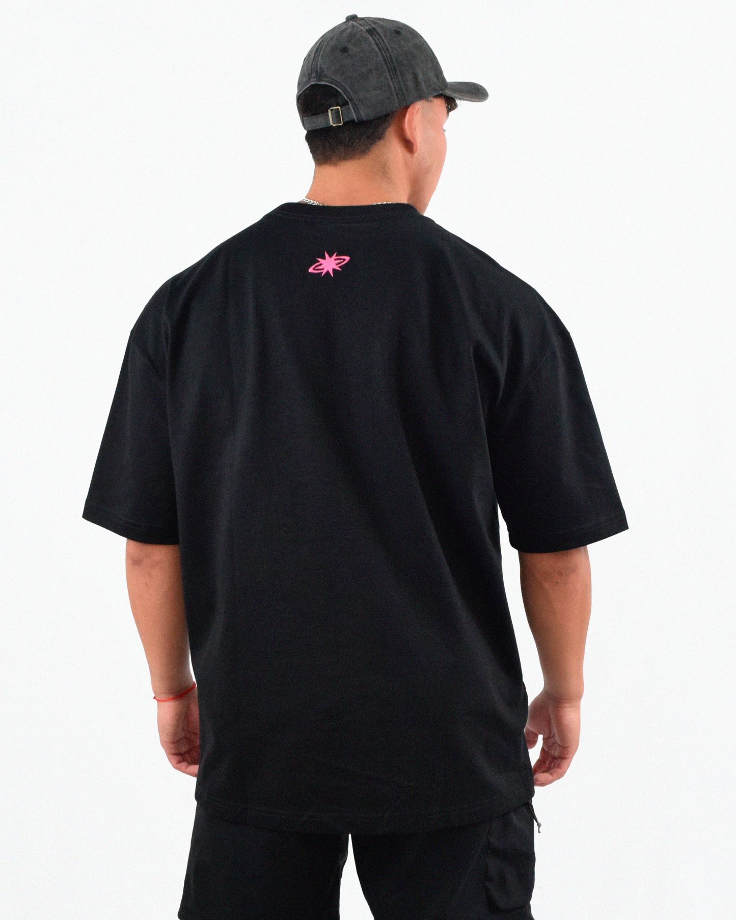 Polera negra con bordado Urania Club premium, confeccionada en algodón peruano de la mejor calidad – edición limitada, Urania Club