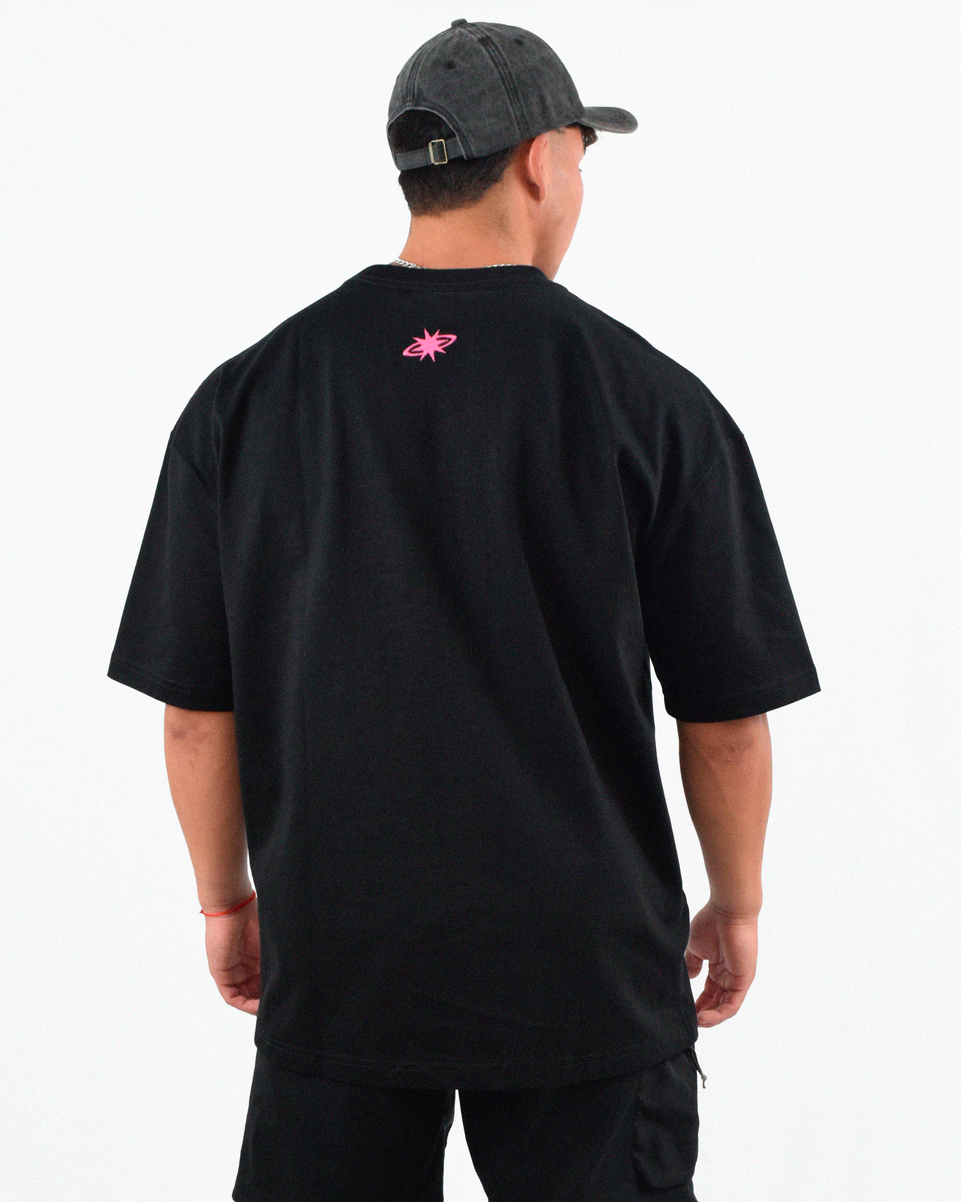 Polera negra con bordado Urania Club premium, confeccionada en algodón peruano de la mejor calidad – edición limitada, Urania Club