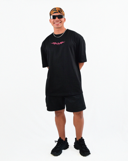 Moda urbana de vanguardia – polera negra con bordado Urania Club o Tribal, confeccionada con 100% algodón peruano, Urania Club