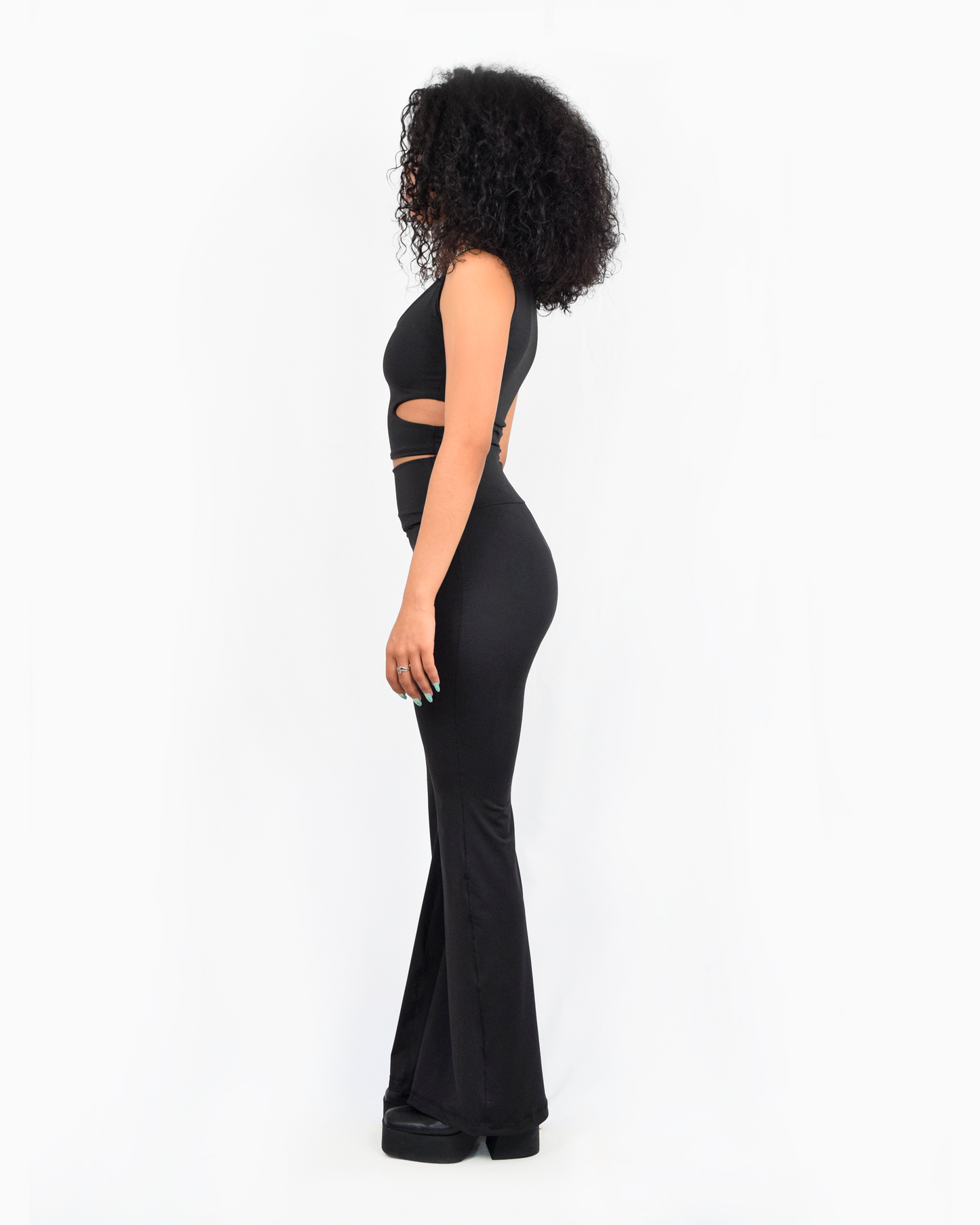 Calzas flare negras cómodas y resistentes para uso diario – Urania Club