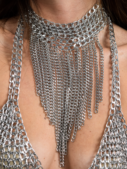 Choker collar de cadenas metálicas de aluminio y acero con diseño sensual y estilo techwear urbano - Urania Club