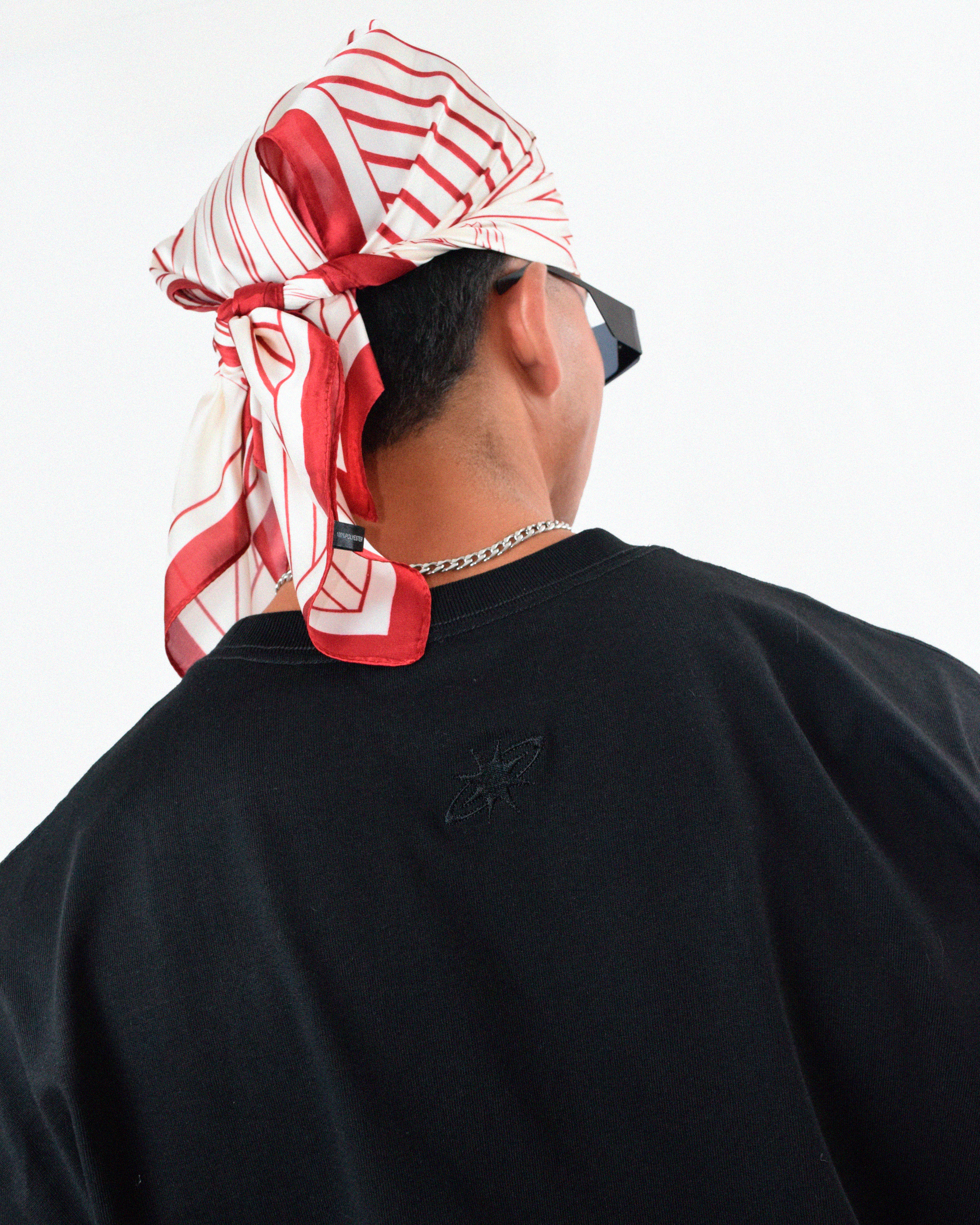 Polera negra con bordado Urania Club o Tribal premium, confeccionada en algodón peruano de alta calidad – edición limitada, Urania Club