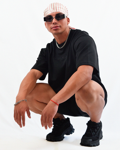 Tendencia techwear en Chile – camiseta negra con bordado Urania Club o Tribal, 100% algodón peruano, Urania Club