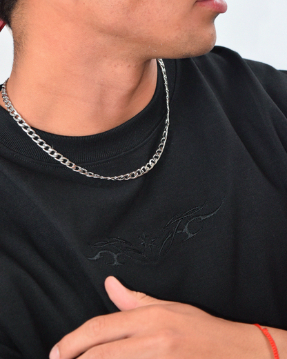 Camiseta negra con bordado Urania Club o Tribal, fabricada con algodón peruano de alta calidad – streetwear alternativo, Urania Club