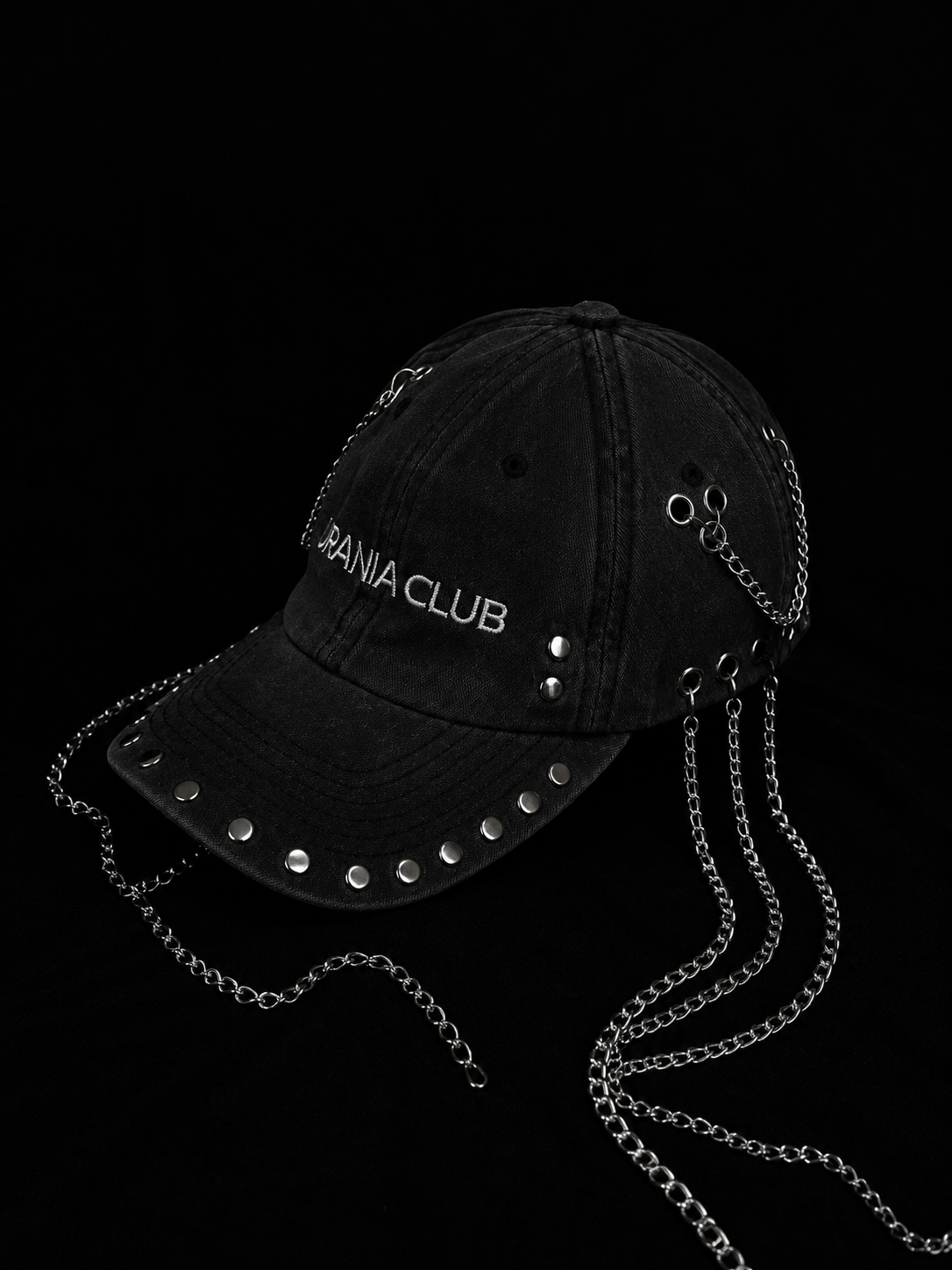 Gorra Washed Metal Cap negra con cadenas metálicas - Urania Club