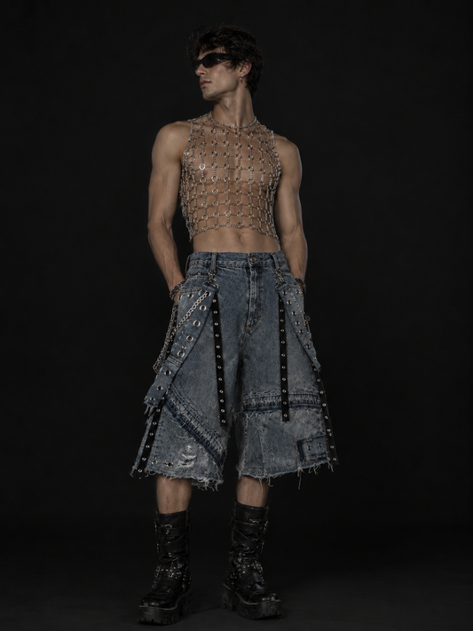Pantalón Bermuda Vandal de denim intervenido con cadenas, ojillos y tiras laterales urania club