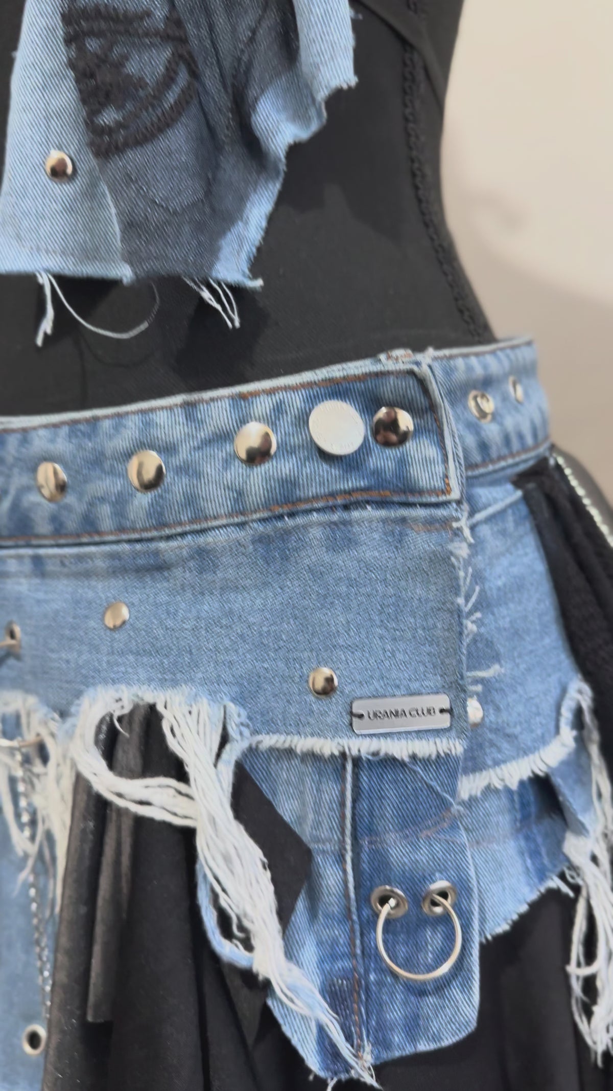Conjunto Riot Doll de top y falda denim confeccionados a mano