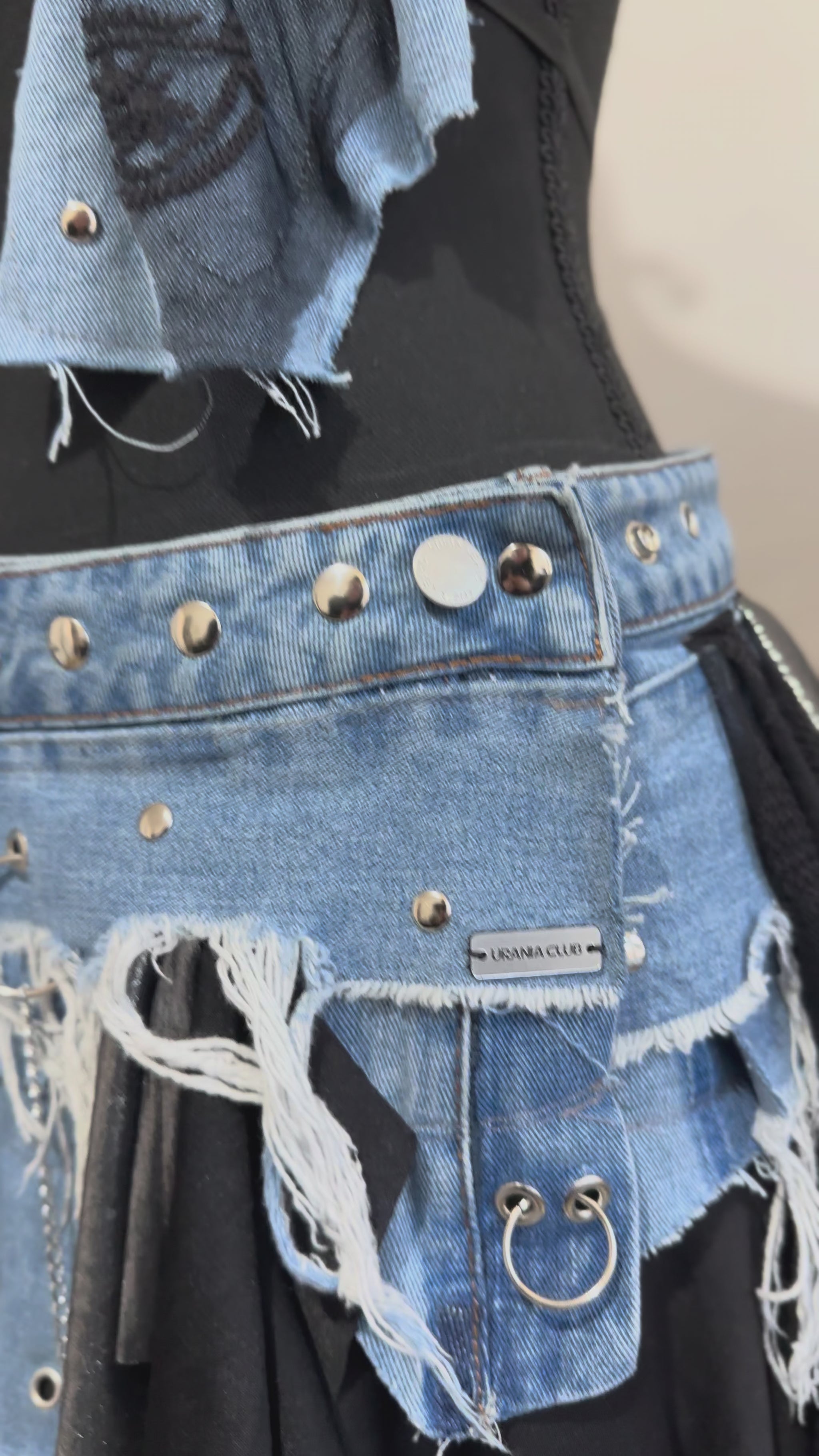 Conjunto Riot Doll de top y falda denim confeccionados a mano