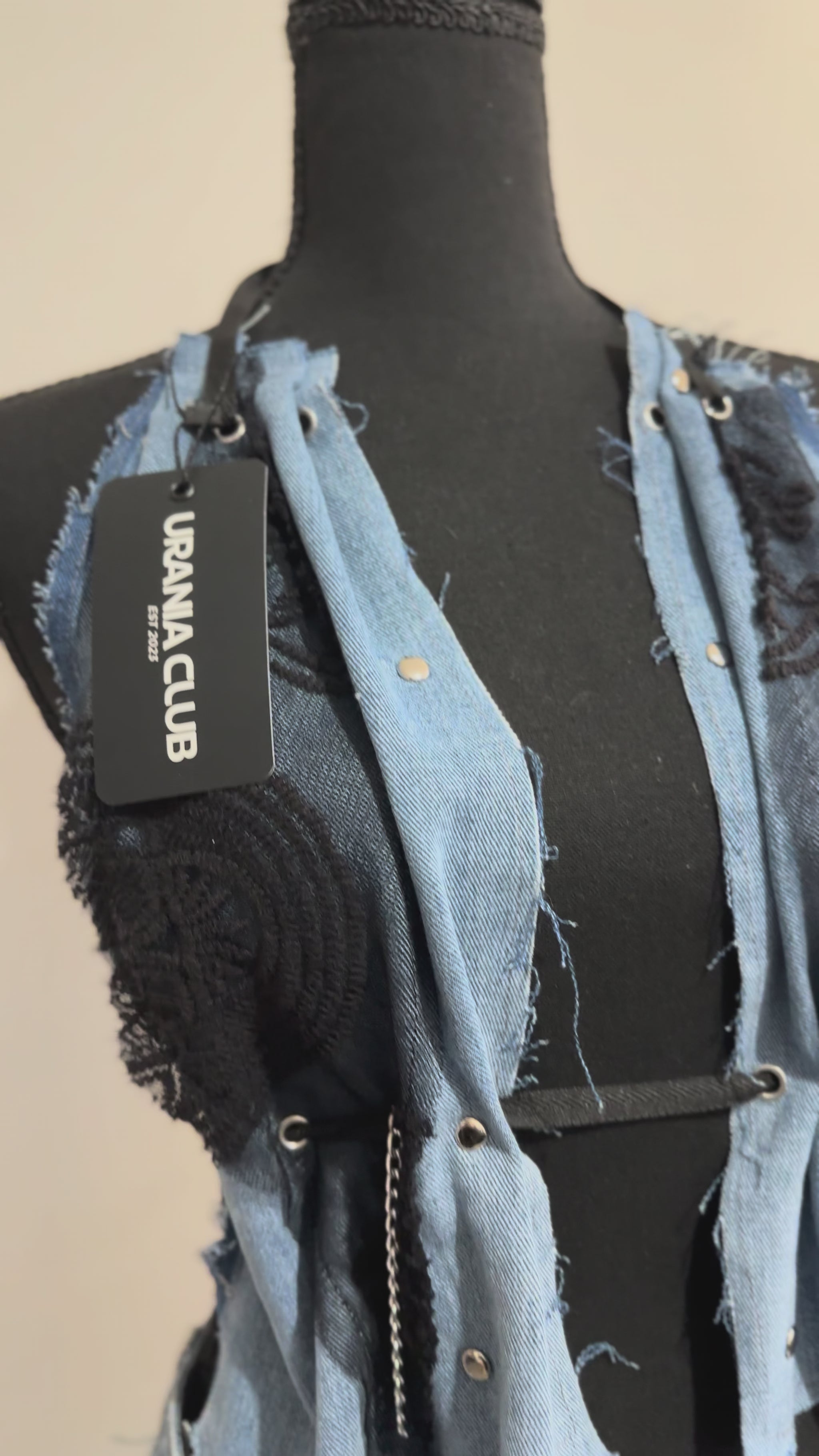 Conjunto Riot Doll de denim mostrado desde diferentes ángulos - Urania Club
