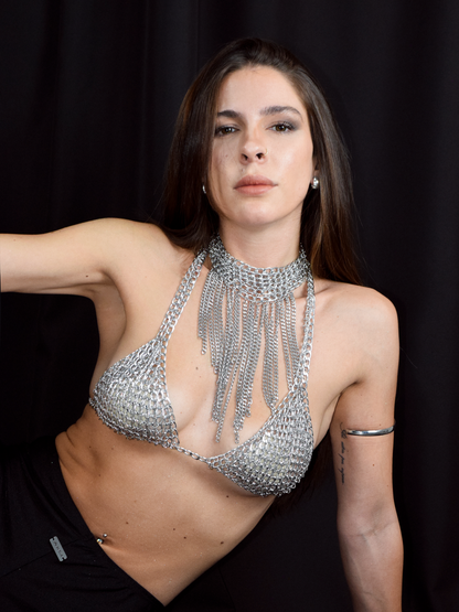 Top de malla de cadenas metálicas con diseño ajustable y acabado lujoso contemporáneo - Urania Club